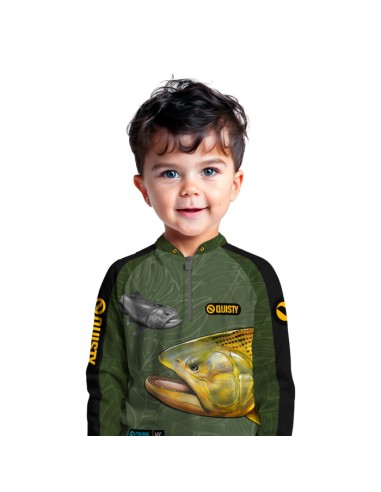 Modelo infantil vestindo Camisa de Pesca Dourado Do Rio Verde Musgo Dryfit com proteção UV50+ e punho luva
