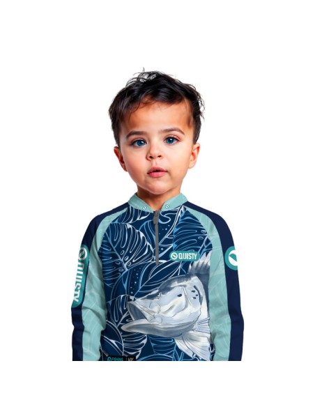 Modelo infantil vestindo Combo de Pesca Tucunaré Azul Sky Dryfit com camisa punholuva Dry UV50+ e Máscara