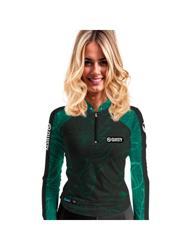 Modelo feminina vestindo Combo de Pesca Pro Elite Tucunaré Azul Clean com Camisa Punho luva Dry UV50+ e Máscara